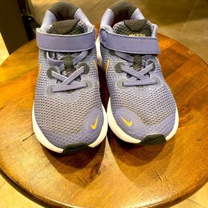 Nike Renew Girls Running Shoe, 13C